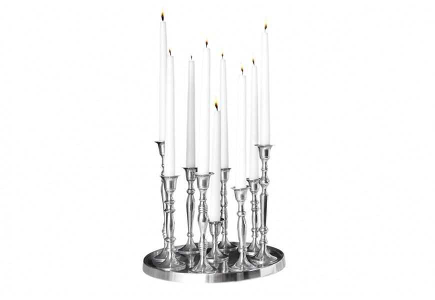 Lesklý chrómový svietnik Modern Barock z hliníka s deviatimi klasickými držiakmi na sviečky na okrúhlej podstave so zvýšeným okrajom