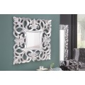 Glamour štvorcové nástenné zrkadlo Venice so strieborným ozdobným rámom s plastickým vzorom v klasickom štýle 75 cm