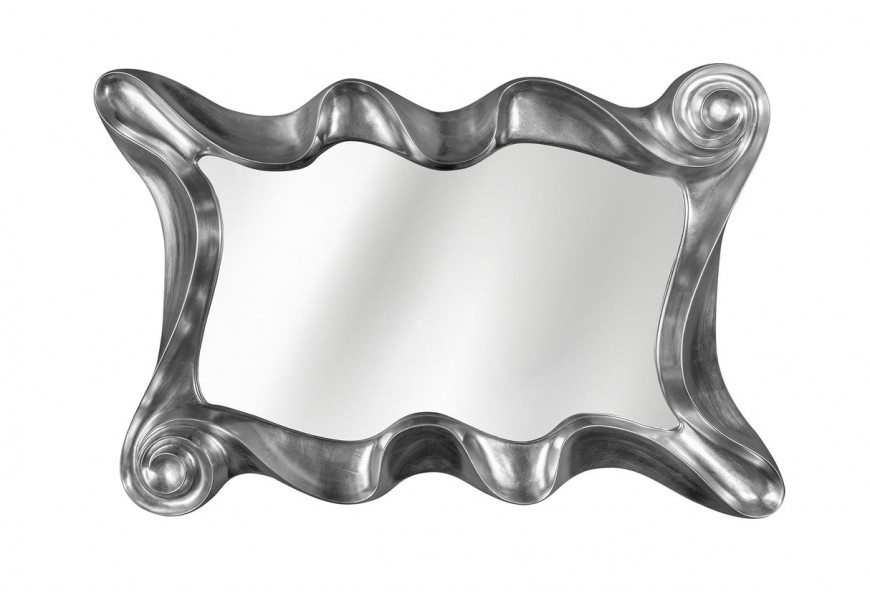Glamour strieborné obdĺžnikové zrkadlo Wave so živicovým rámom s vlnitými líniami a dvomi špirálovými rohmi vhodné na zavesenie na výšku aj šírku