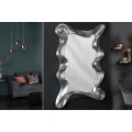 Glamour strieborné obdĺžnikové nástenné zrkadlo Wave s vlnitým rámom a lesklým povrchom 160 cm