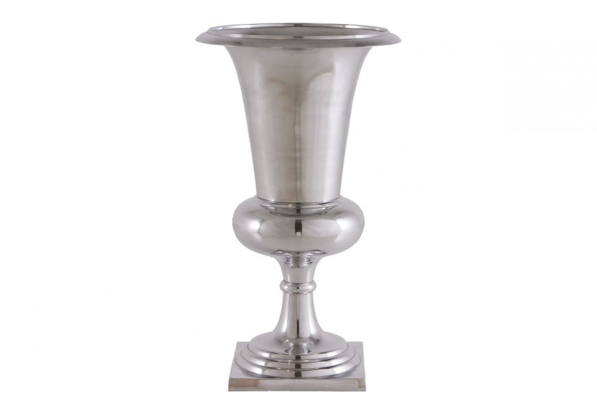 Glamour okrúhla kovová váza Celeste so strieborným chrómovým povrchom vytočeným okrajom reliéfnou nohou a štvorcovou podstavou