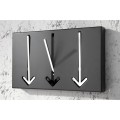 Dizajnový obdĺžnikový kovový moderný čierny závesný nástenný vešiak Arrow v podobe strieborných šípok 30 cm