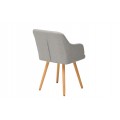 Škandinávska retro sivá textilná jedálenská stolička Scandinavia s textúrovaným poťahom a masívnymi hnedými nožičkami 85 cm