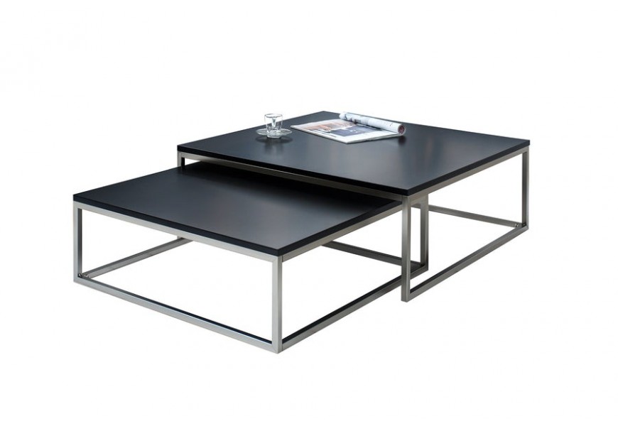 Moderná industriálna sada štvorcových konferenčných stolíkov New Fusion s čiernou matnou doskou a sivou kovovou bezbariérovou konštrukciou