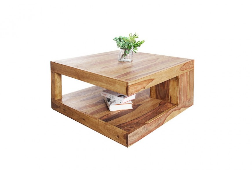 Masívny konferenčný stolík Giant zo sheeshamového dreva v hnedej farbe so štvorcovým tvarom úložnou policou a výraznou drevenou kresbou