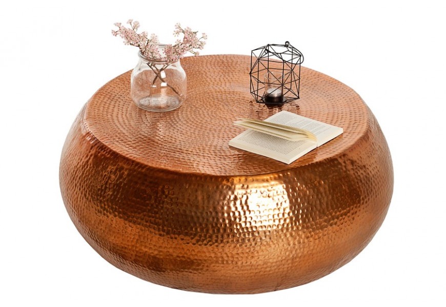 Glamour moderný konferenčný stolík Hammerblow v bronzovej farbe z kovu s kladivkovou textúrou v okrúhlom dizajne s praktickým úložným priestorom