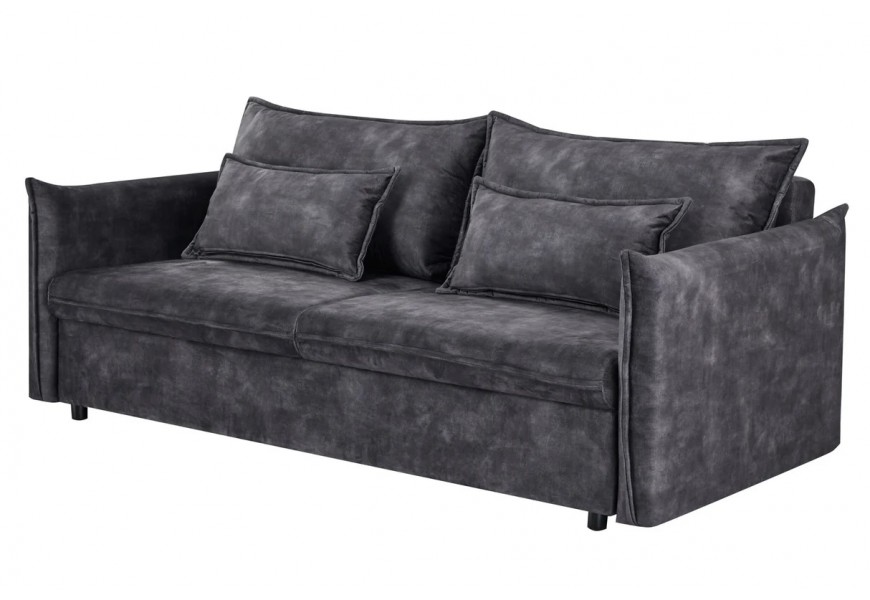 Dizajnová trojmiestna sedačka Heaven so zamatovým poťahom v tmavej sivej farbe s dvomi vankúšmi s rozťahovacou funkciou a úložným priestorom