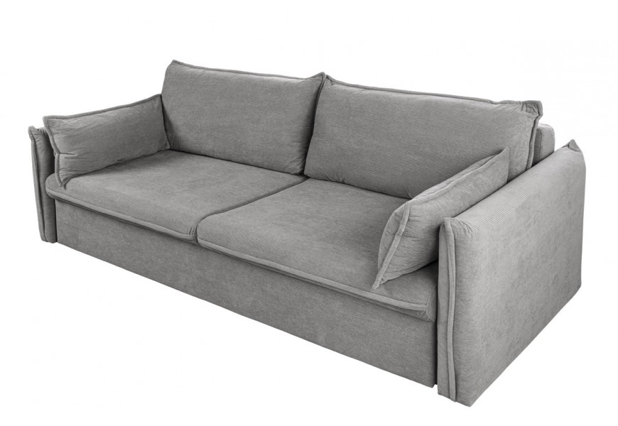 Moderná škandinávska trojmiestna sedačka Heaven v svetlosivej farbe s vrúbkovaným kordovým textilným poťahom a bočnými opierkami s dizajnom vankúšov