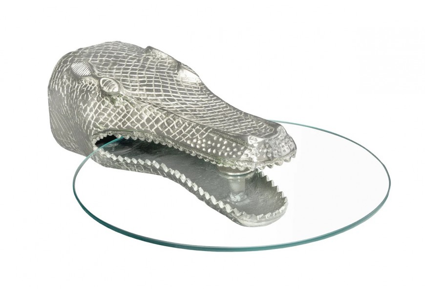 Art deco príručný stolík Crocodile s okrúhlou priehľadnou sklenenou doskou a sochou krokodíla v striebornej farbe z kovu s otvormi na zavesenie