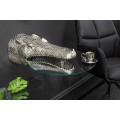 Glamour okrúhly príručný stolík Crocodile so strieborným kovovým držiakom v tvare krokodíla a sklenenou doskou 61 cm
