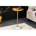 Art deco okrúhly príručný stolík Stone so zlatou kovovou doskou s vyvýšeným okrajom a bielou mramorovou podstavou 56 cm