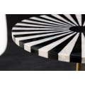 Art deco okrúhly príručný stolík Hypnotique s čiernobielym vykladaním s intarziou a zlatou kovovou tyčou 55 cm