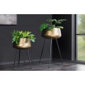 Art deco sada dvoch okrúhlych bronzových kovových kvetináčov Orbit na vysokých čiernych nožičkách s guľovitým zakončením 63 cm