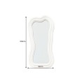 Dizajnová nástenné asymetrické zrkadlo Swan s bielym organicky zvlneným rámom s reliéfnym zdobením 100 cm
