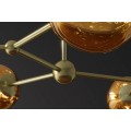 Glamour zlatý závesný luster Kalan s piatimi sklenenými tienidlami v tvare kvapiek na kovovej konštrukcii 91 cm