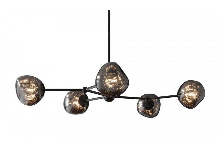 Glamour čierny závesný luster Kalan s piatimi sklenenými tienidlami v tvare kvapiek na kovovej konštrukcii 91 cm