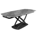 Dizajnový moderný obdĺžnikový rozkladací stôl Lutz so sivou mramorovou doskou s bielymi žilkami a čiernou kovovou podstavou s prekríženými tyčami