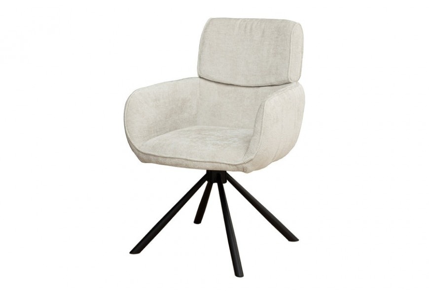 Dizajnové moderné béžové kreslo Chenill zaoblených tvarov so štruktúrovaným ženilkovým poťahom s dekoratívnym lemovaním s opierkami na ruky so štyrmi čiernymi matnými nožičkami z kovu