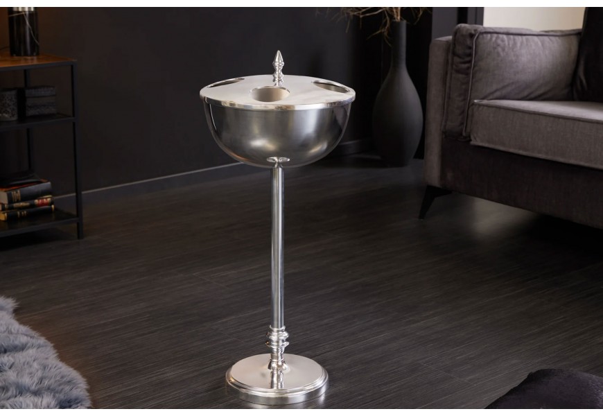 Luxusný glamour stojanový chladič na víno z lešteného strieborného kovu s vysokou úzkou nožičkou a okrúhlou stabilnou základňou
