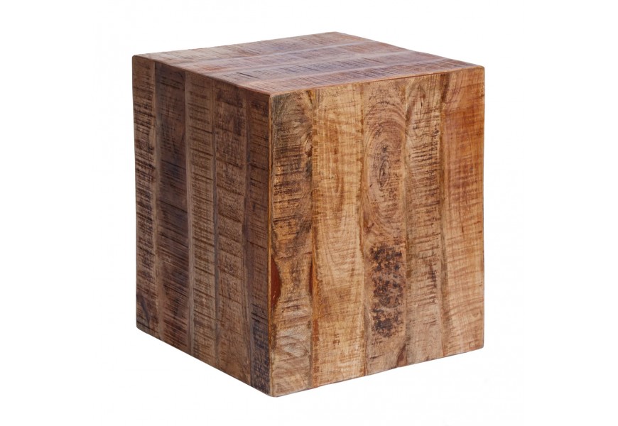 Masívny kubický príručný stolík z mangového dreva s prírodnou kresbou a teplým hnedým odtieňom pre vidiecky interiér