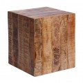 Masívny kubický príručný stolík z mangového dreva s prírodnou kresbou a teplým hnedým odtieňom pre vidiecky interiér