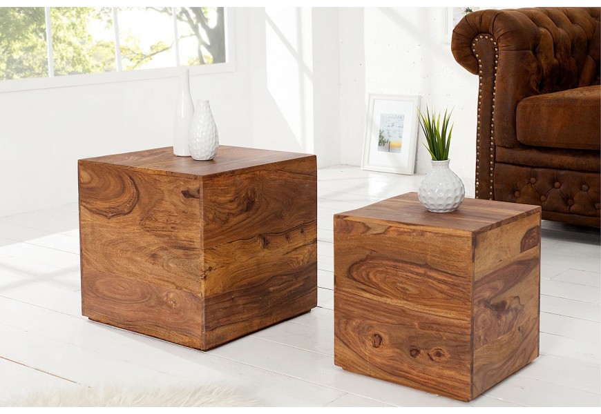 Sada mas&iacute;vnych odkladac&iacute;ch stol&iacute;kov Makassar