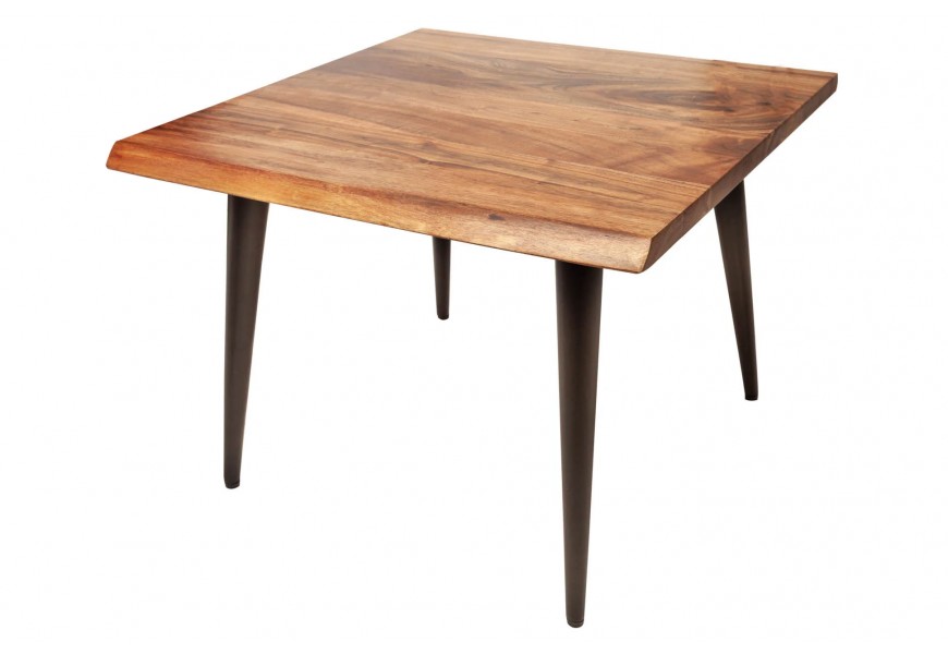 Štvorcový príručný stolík z masívneho dreva s kovovými nohami v čiernej farbe