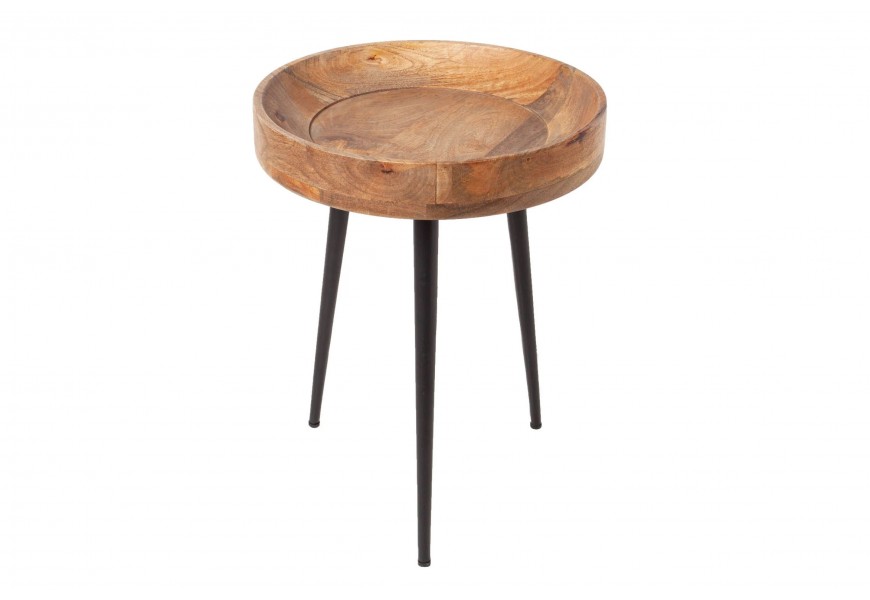 Okrúhly retro príručný stolík z masívneho dreva hnedej farby s čiernymi kovovými nožičkami
