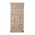 Luxusná vintage dvojdverová skriňa Murcia z akáciového dreva v hnedej farbe s efektom vymytého náteru so zlatými detailmi 180 cm
