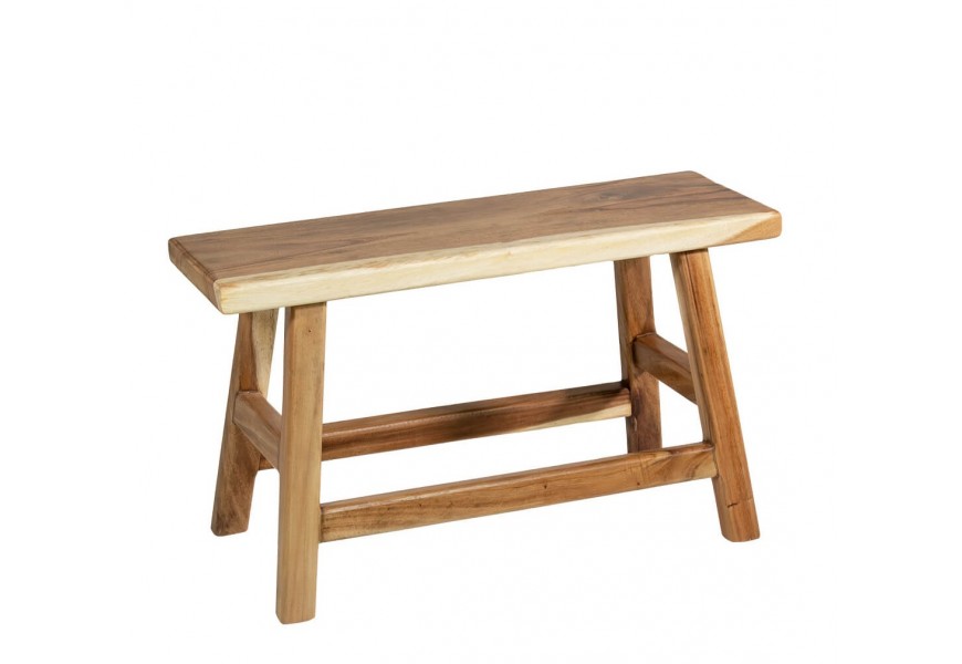 Etno masívna drevená lavica Sulawesi zo suaru v naturálnej svetlej hnedej farbe s krémovými okrajmi s obdĺžnikovým sedadlom a štyrmi zošikmenými nohami prepojenými lineárnymi spojnicami