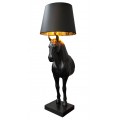 Čierna stojanová lampa s tienidlom a podstavcom v tvare konskej hlavy so zlatým vnútrom tienidla