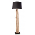Stojaca lampa s čiernym tienidlom a podstavcom z naplaveného dreva s prirodzenou textúrou a svetlohnedým odtieňom