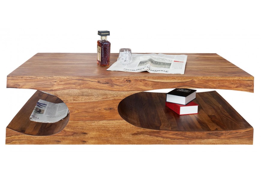 Obdĺžnikový konferenčný stolík z masívneho dreva sheesham so zaoblenými výrezmi a dvojúrovňovým úložným priestorom v prírodnom hnedom odtieni