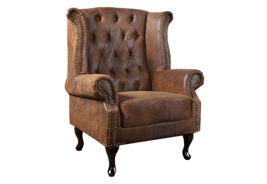 Klasické klubové kreslo s vysokým operadlom a bočnými opierkami z hnedej kože so zapustenými gombíkmi a dekoračnými kovovými nitmi na tmavých drevených nožičkách