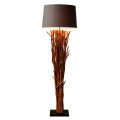 Luxusná stojanová lampa s prírodnou podstavou z naplaveného dreva a veľkým čiernym valcovým textilným tienidlom