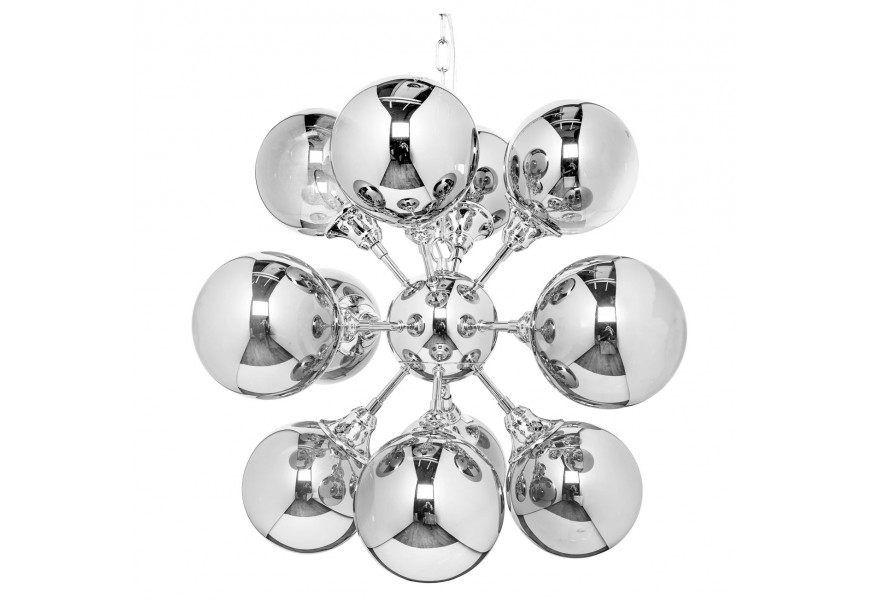 Moderný závesný luster v tvare atómovej štruktúry s lesklými guľovitými tienidlami zo strieborného kovu a centrálnou kovovou konštrukciou