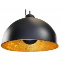 Industriálne moderné závesné svietidlo s čiernym matným kovovým tienidlom v tvare polgule a zlatým vnútorným povrchom s jemným textúrovaným efektom listového kovu