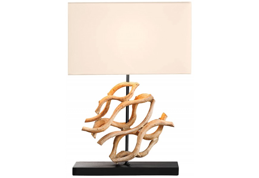 Rustikálna stolová lampa s obdĺžnikovým krémovým tienidlom a umelecky tvarovanou podstavou z teakového dreva v svetlom pieskovom odtieni