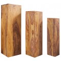 Dekoratívne podstavce v troch výškach z masívneho dreva sheesham s prírodnou kresbou a teplým hnedým tónom, vhodné na vystavenie vázy, sochy či rastlín, ideálne do interiérov v prírodnom, rustikálnom alebo koloniálnom štýle