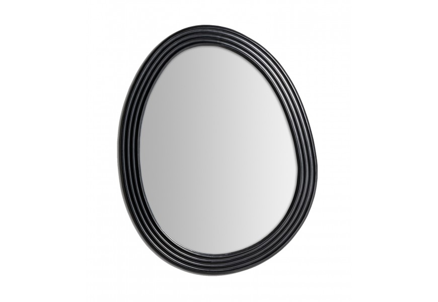 Glamour zrkadlo Kaler s čiernym lesklým rámom z kovu a živice v asymetrickom vajíčkovom tvare s trojitým žliabkovaním