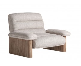 Moderné luxusné kreslo Jacque v béžovej farbe s valcovým prešívaním operadla a sedadla a masívnou drevenou dubovou konštrukciou