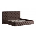 Luxusná chesterfield hnedá čalúnená posteľ Mia s prešívaním a vysokým čelom a kovovými nožičkami 223 cm 