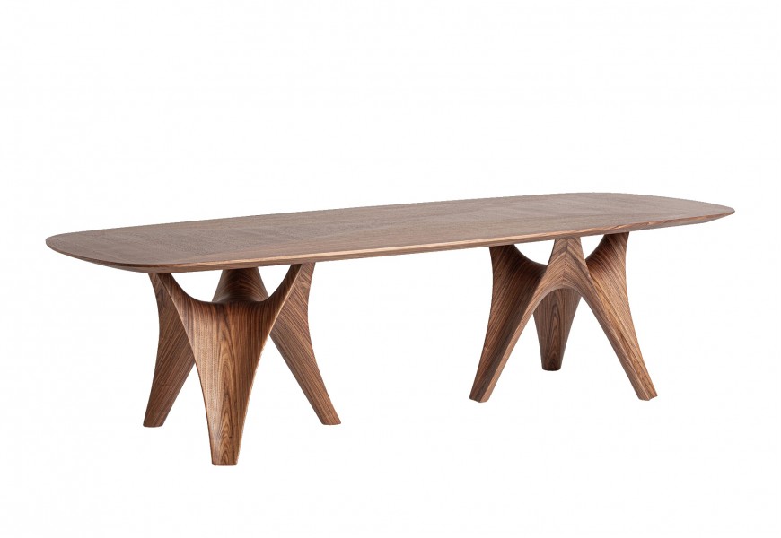 Luxusný dizajnový jedálenský stôl Asgard s obdĺžnikovou vrchnou doskou so zaoblenými okrajmi na dvoch nohách s modernou skulpturálnou siluetou z dyhovaného hnedého orechového dreva s výraznou lineárnou kresbou letokruhov