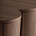 Luxusný moderný šesťdverový príborník Loris s asymetrickým dizajnom s polkruhovými výbežkami v orechovej hnedej farbe 242 cm