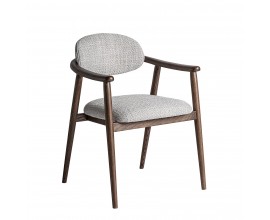 Luxusná dizajnová jedálenská stolička Trieste s masívnou drevenou konštrukciou v matnej tmavej hnedej farbe s kresbou letokruhov so šikmými nožičkami a opierkami na ruky s čalúnenou oválnou chrbtovou opierkou a sedadlom s poťahom v sivej melírovanej farbe