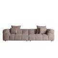 Luxusná moderná štvormiestna sedačka Nestor so svetlým hnedým poťahom s geometrickým štvorcovým prešívaním a vankúšmi 284 cm