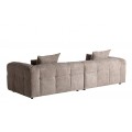 Luxusná moderná štvormiestna sedačka Nestor so svetlým hnedým poťahom s geometrickým štvorcovým prešívaním a vankúšmi 284 cm