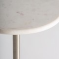 Glamour okrúhly príručný stolík Rosabelle z bieleho mramoru so zelenou sklenenou podstavou s kovovou striebornou nohou 70 cm