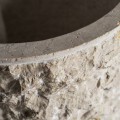 Luxusné dizajnové vysoké umývadlo Macadia zo sivého kameňa s hrubou naturálnou štruktúrou 71 cm