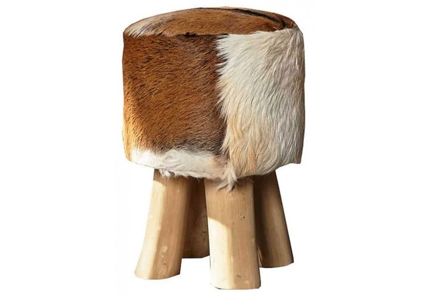 Vidiecka stolička z dreva s poťahom z kozej kože hnedobielej farby